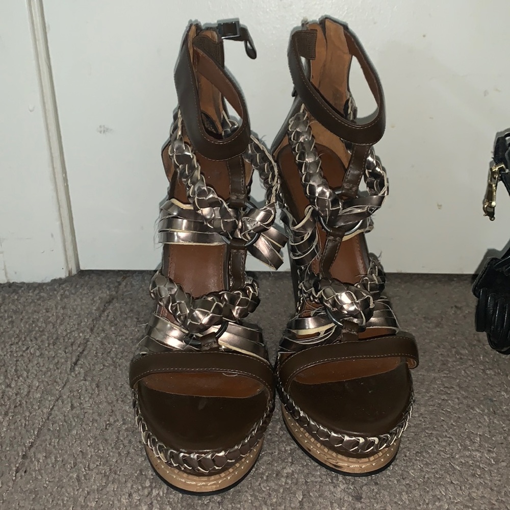 Wedge caged sandal
